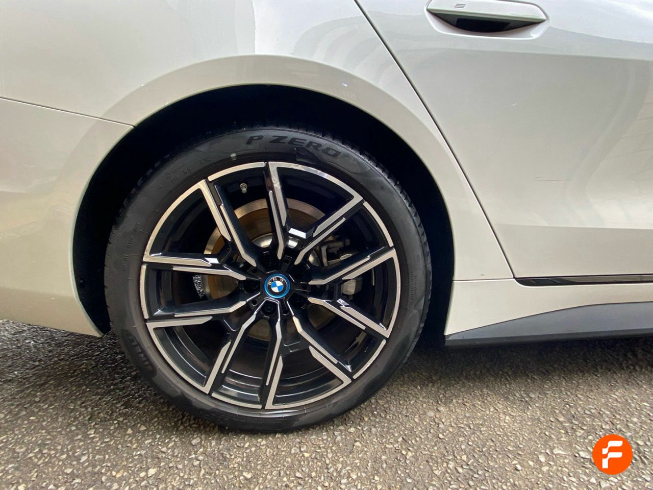 Foto BMW i4 37