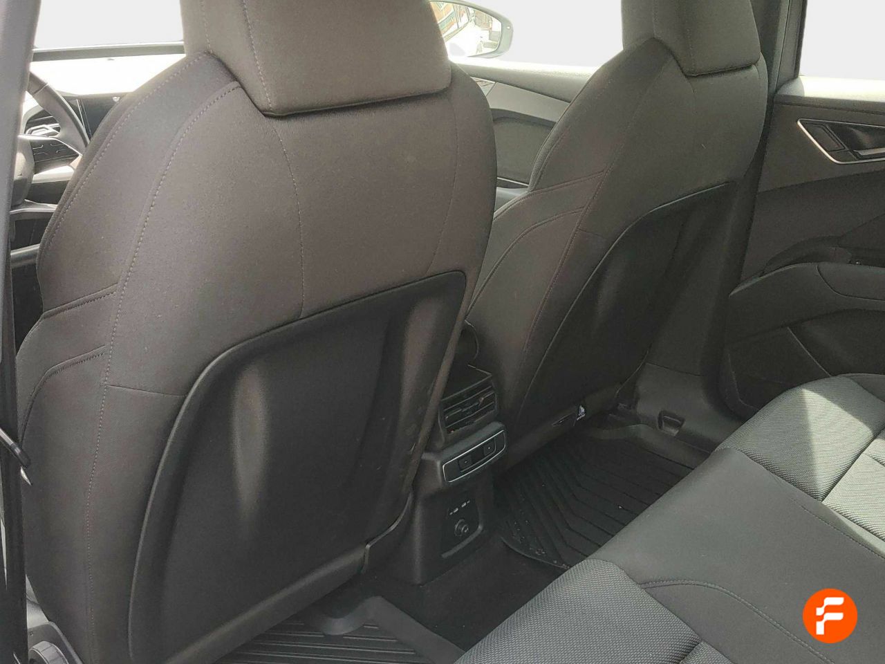 Foto Audi Q4 15