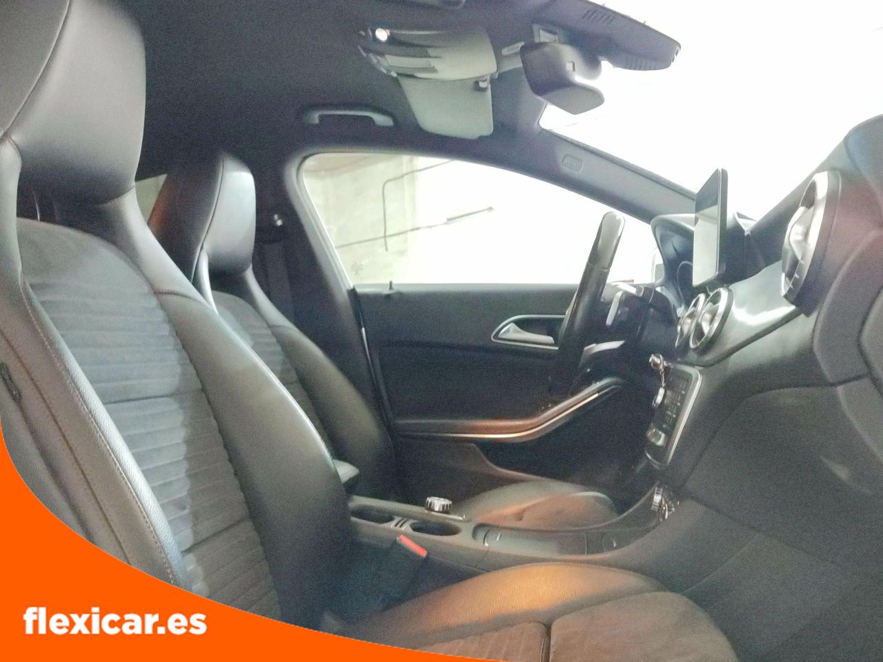 Foto Mercedes-Benz Clase CLA 21