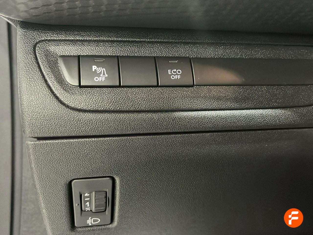 Foto Peugeot 208 16
