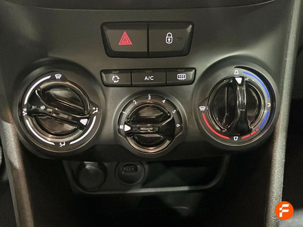 Foto Peugeot 208 24