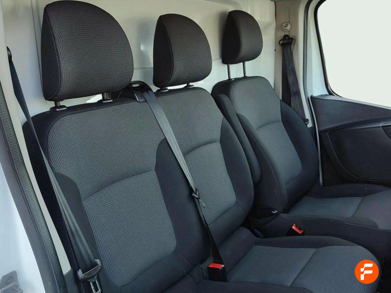 Foto Nissan NV300 13