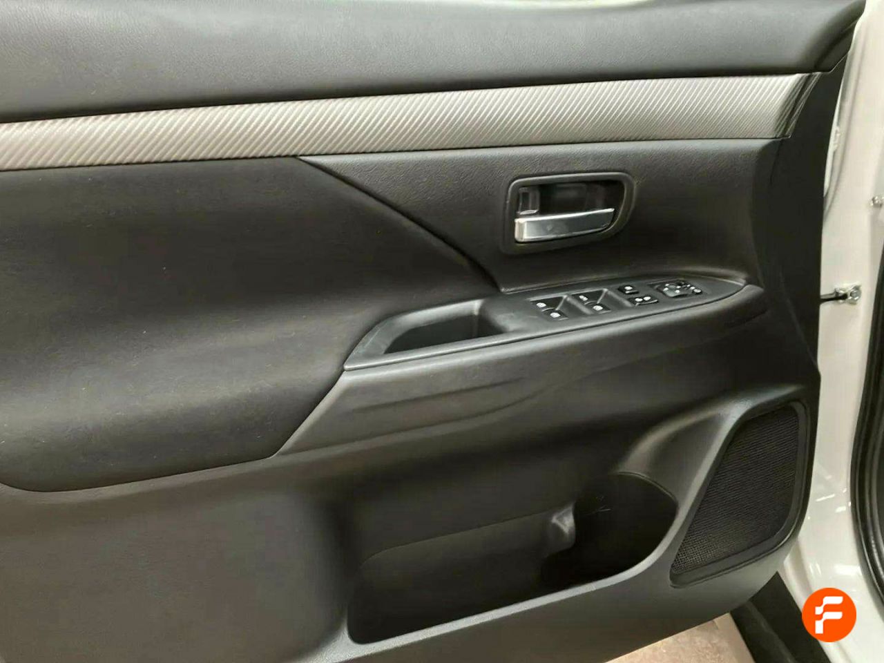 Foto Mitsubishi Outlander 25