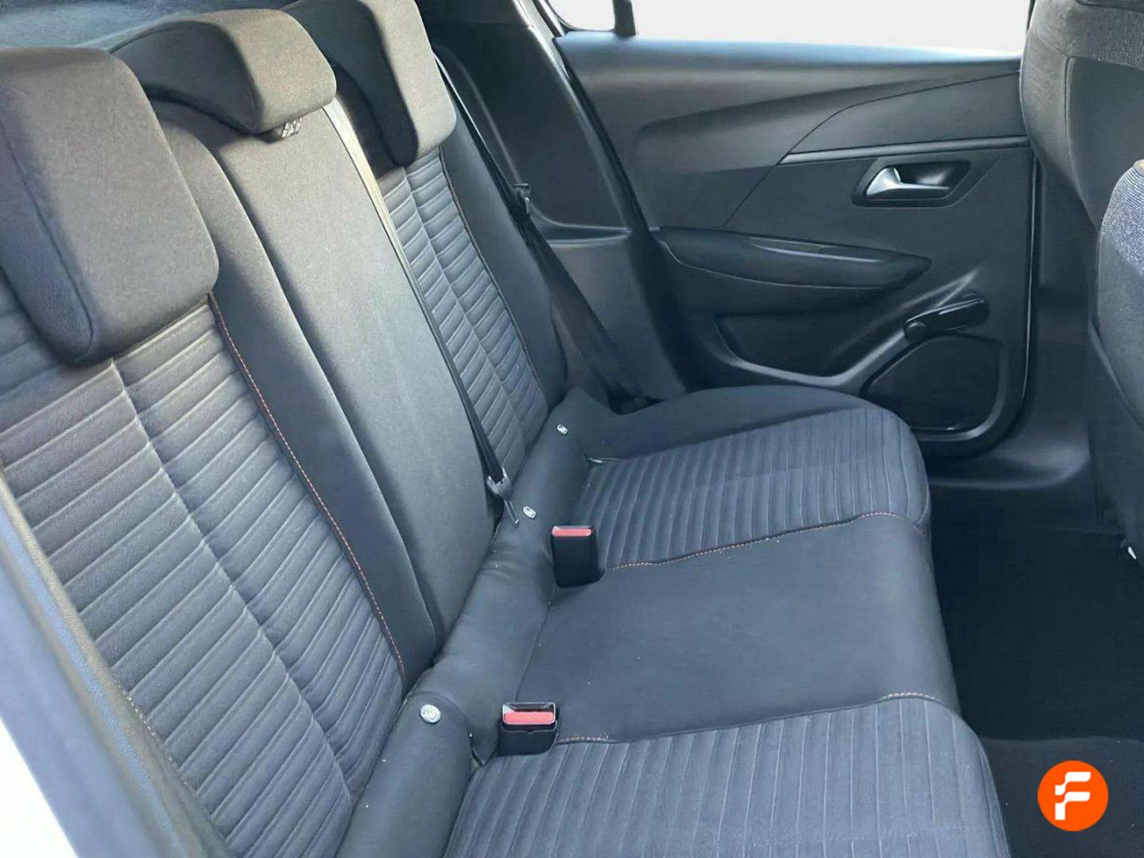 Foto Peugeot 208 14