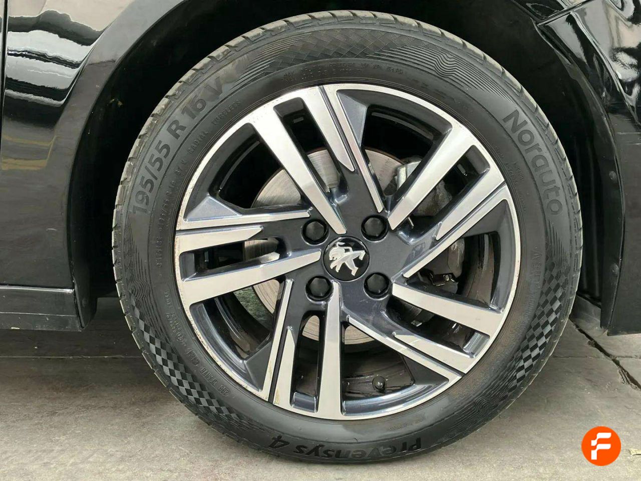 Foto Peugeot 208 14