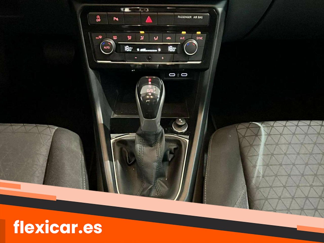 Foto Volkswagen T-Cross 18