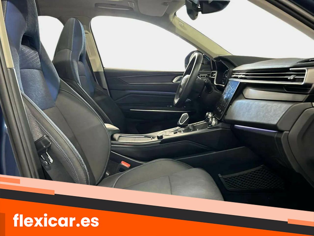 Foto LYNK&CO 01 13