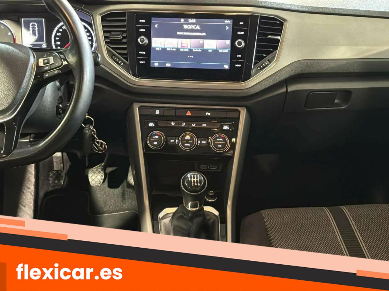 Foto Volkswagen T-Roc 11