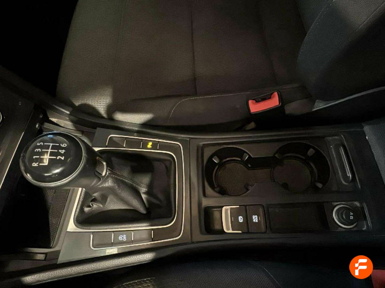 Foto Volkswagen Golf 32