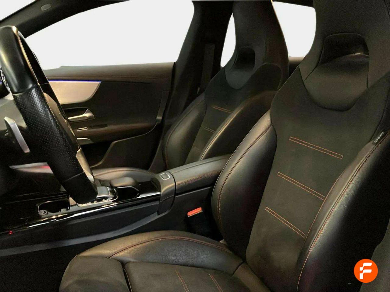 Foto Mercedes-Benz Clase CLA 14