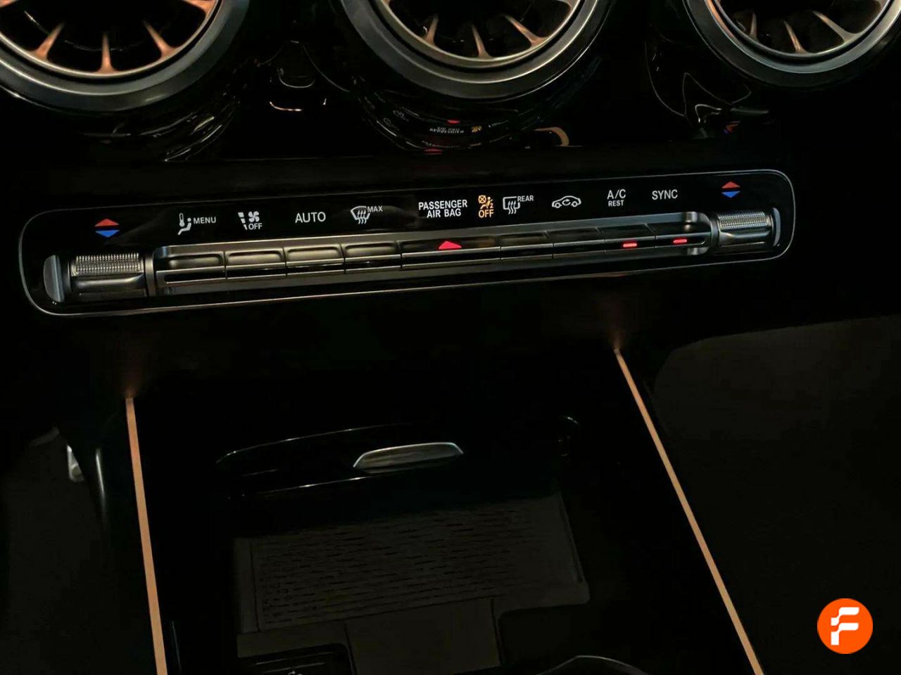 Foto Mercedes-Benz Clase GLA 24