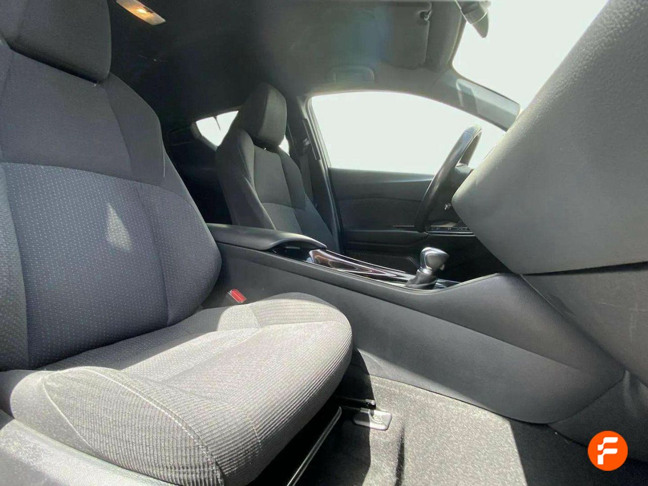 Foto Toyota C-HR 18