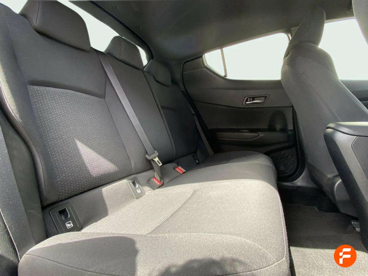 Foto Toyota C-HR 19