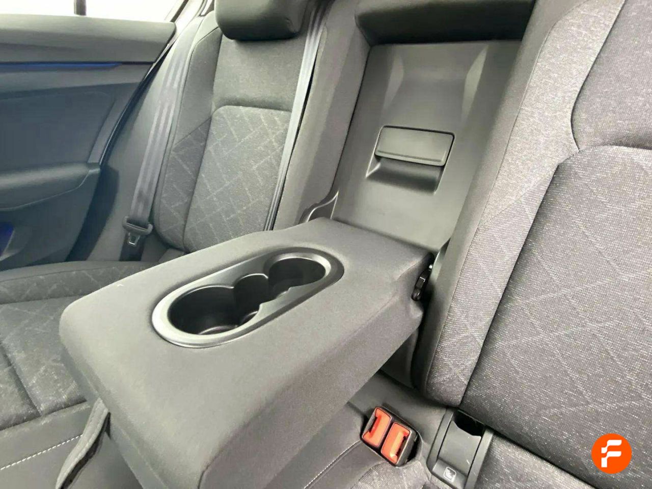 Foto Volkswagen Golf 24