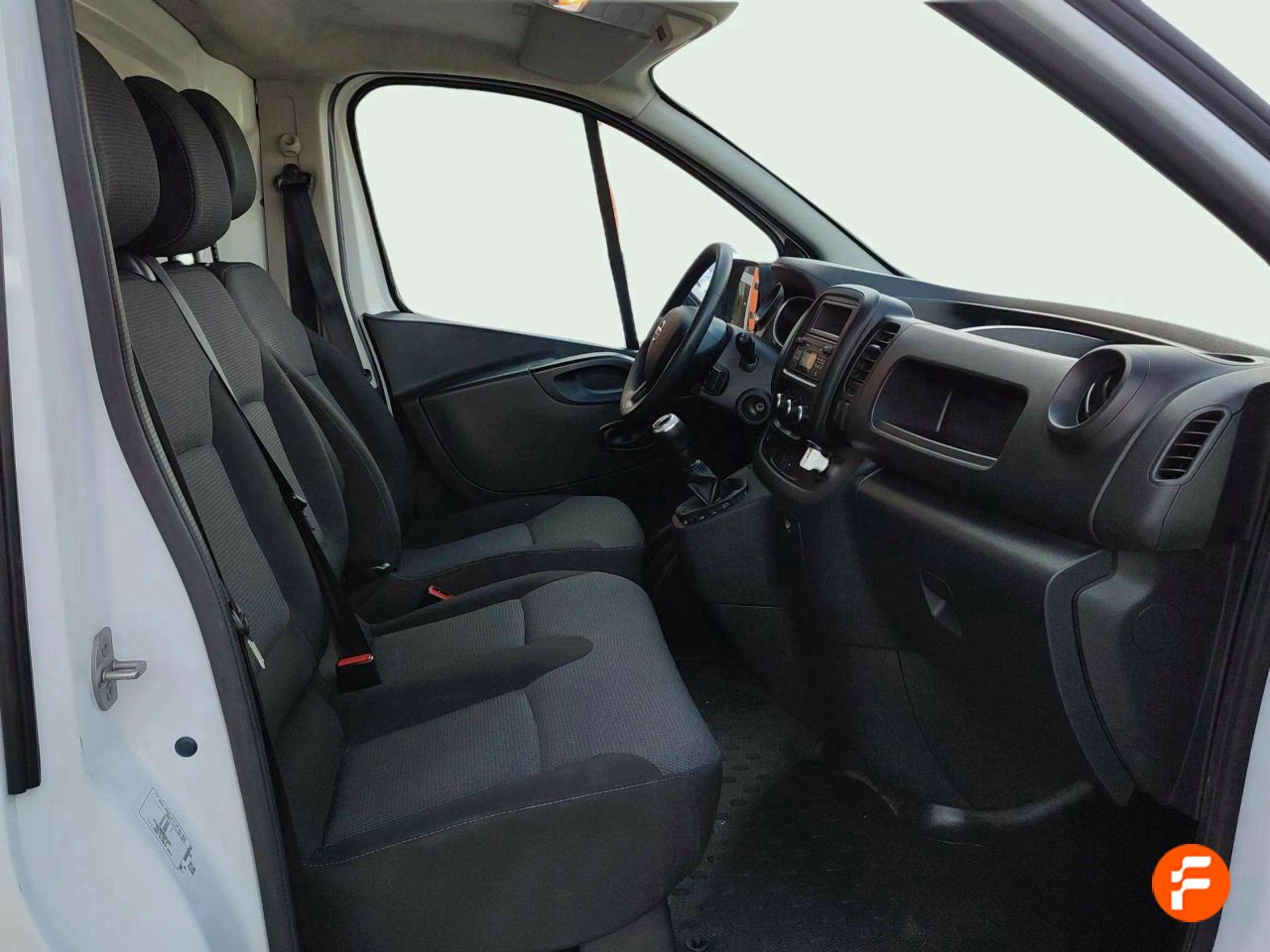 Foto Nissan NV300 12