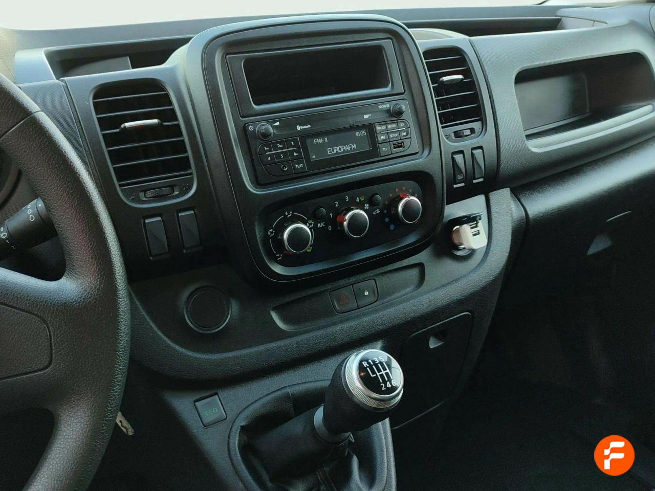 Foto Nissan NV300 17