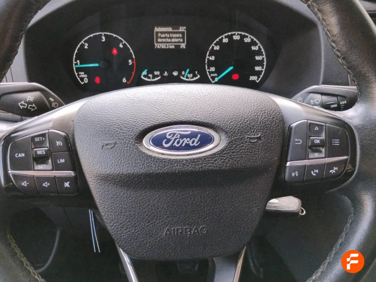 Foto Ford Tourneo Custom 13