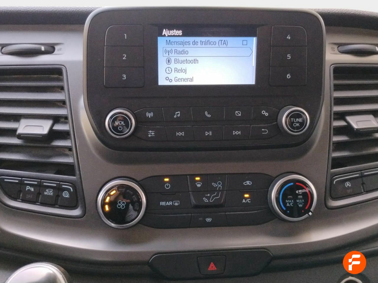 Foto Ford Tourneo Custom 15
