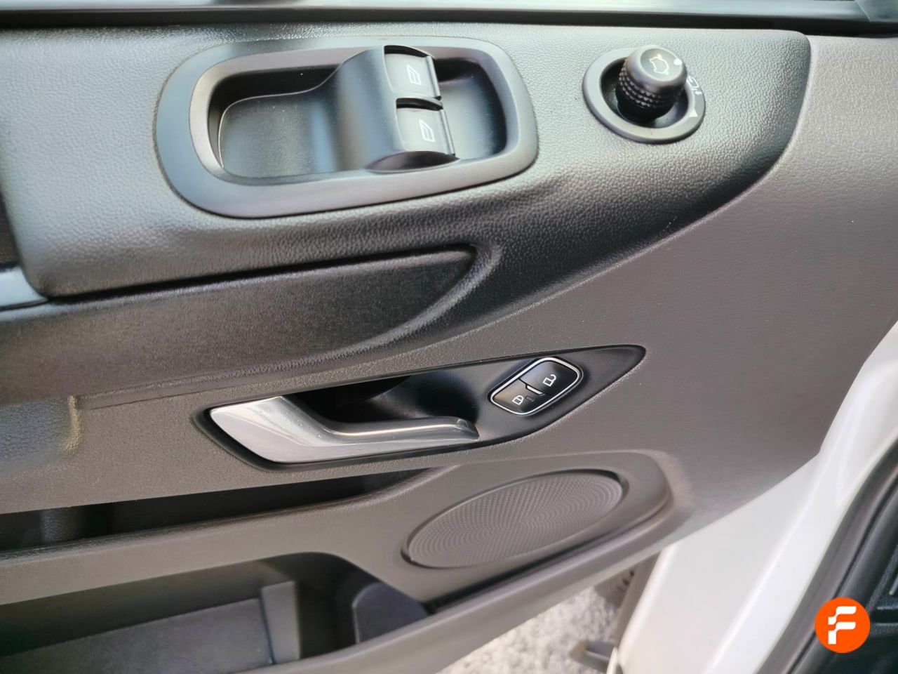 Foto Ford Tourneo Custom 23