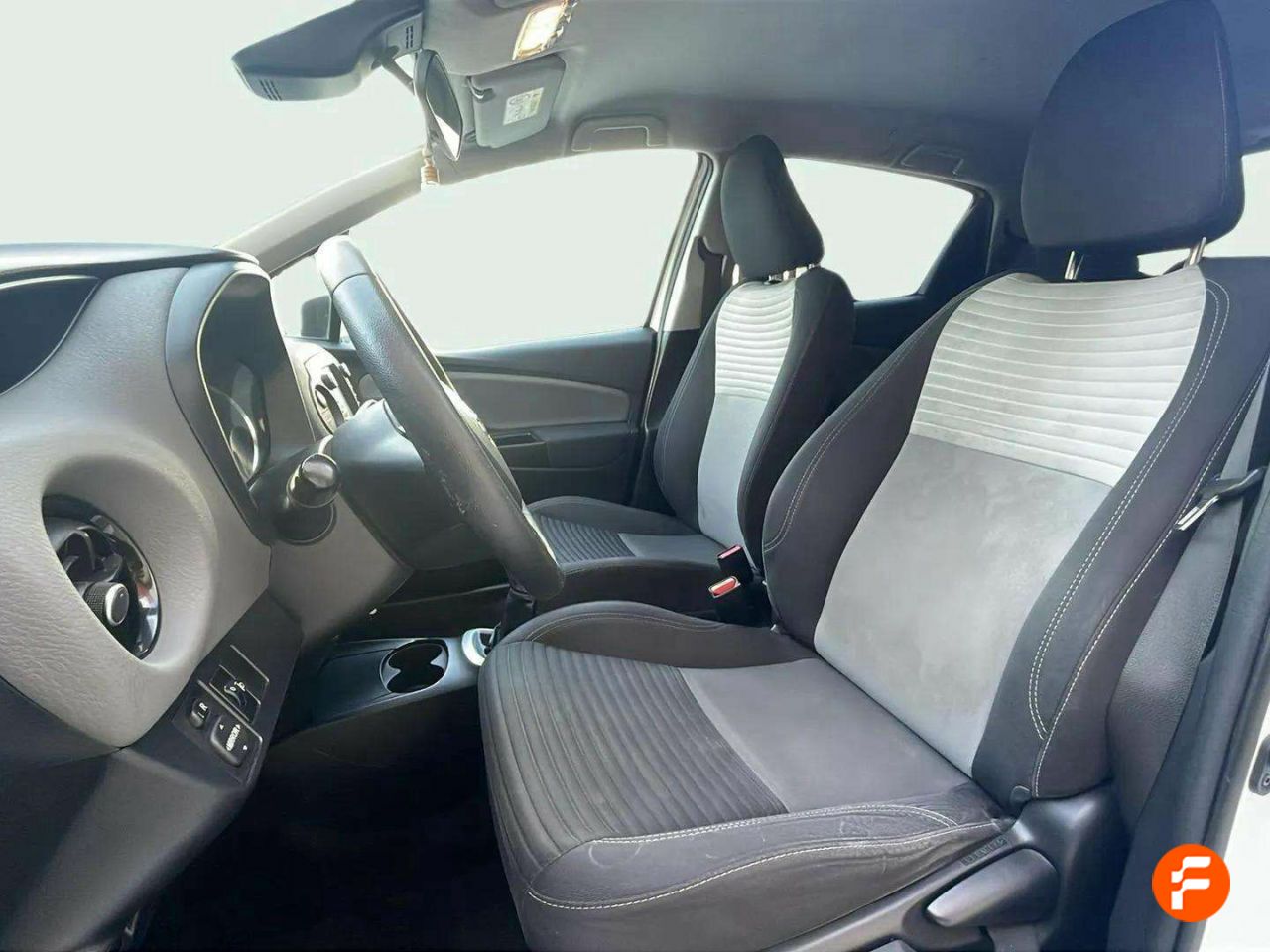 Foto Toyota Yaris 14