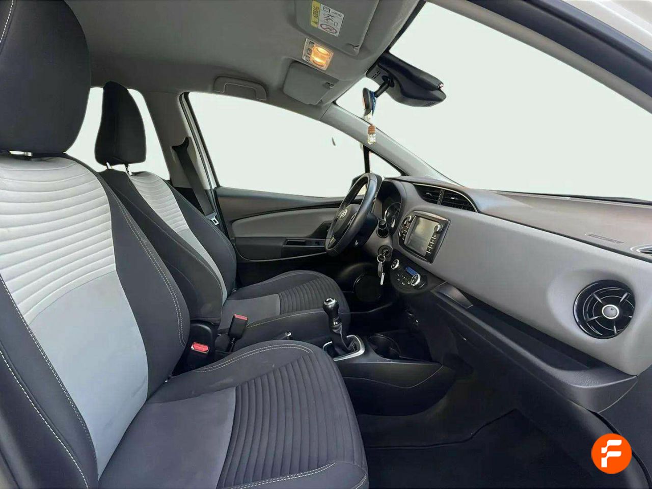 Foto Toyota Yaris 15