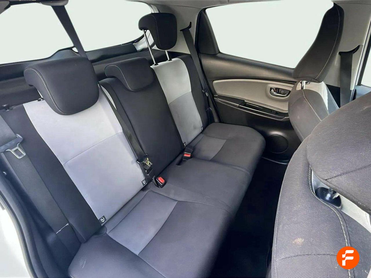 Foto Toyota Yaris 16