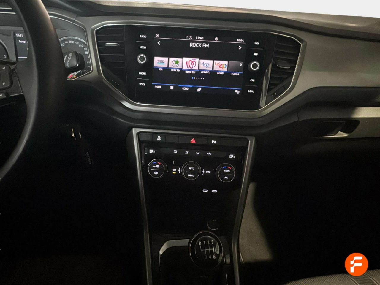 Foto Volkswagen T-Roc 11