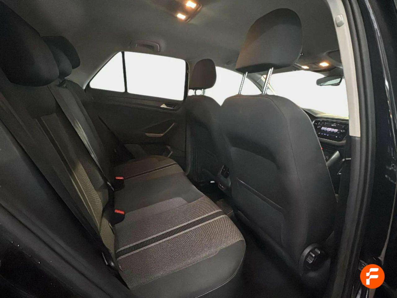 Foto Volkswagen T-Roc 15