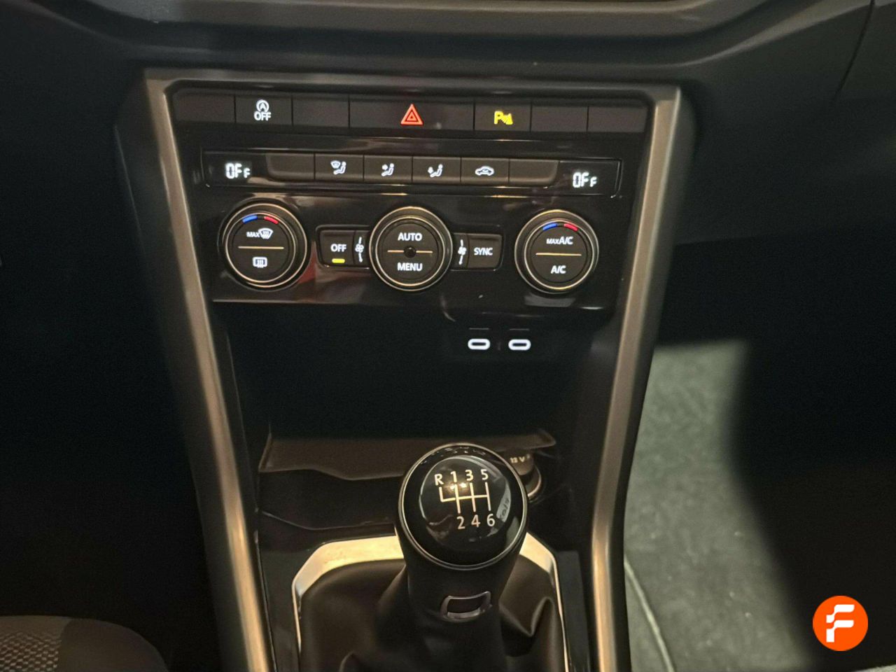 Foto Volkswagen T-Roc 25