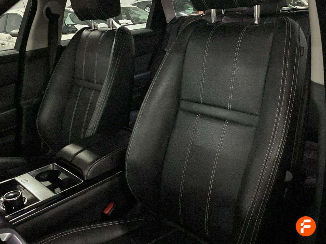 Foto Land-Rover Range Rover Velar 29