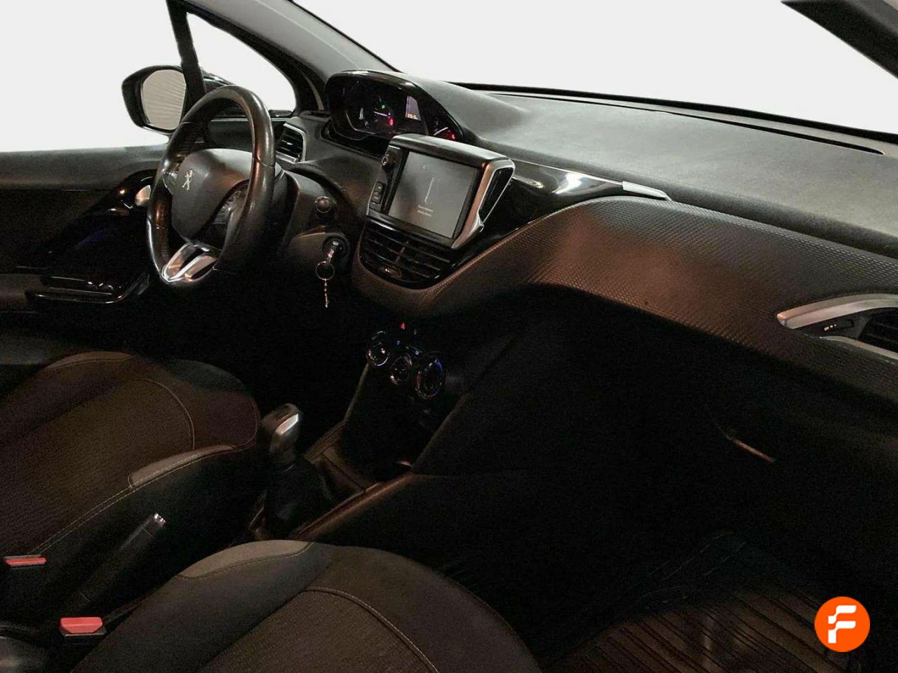 Foto Peugeot 208 12