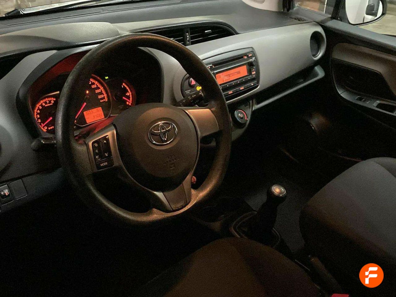Foto Toyota Yaris 11
