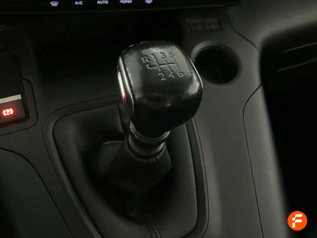 Foto Peugeot Rifter 18