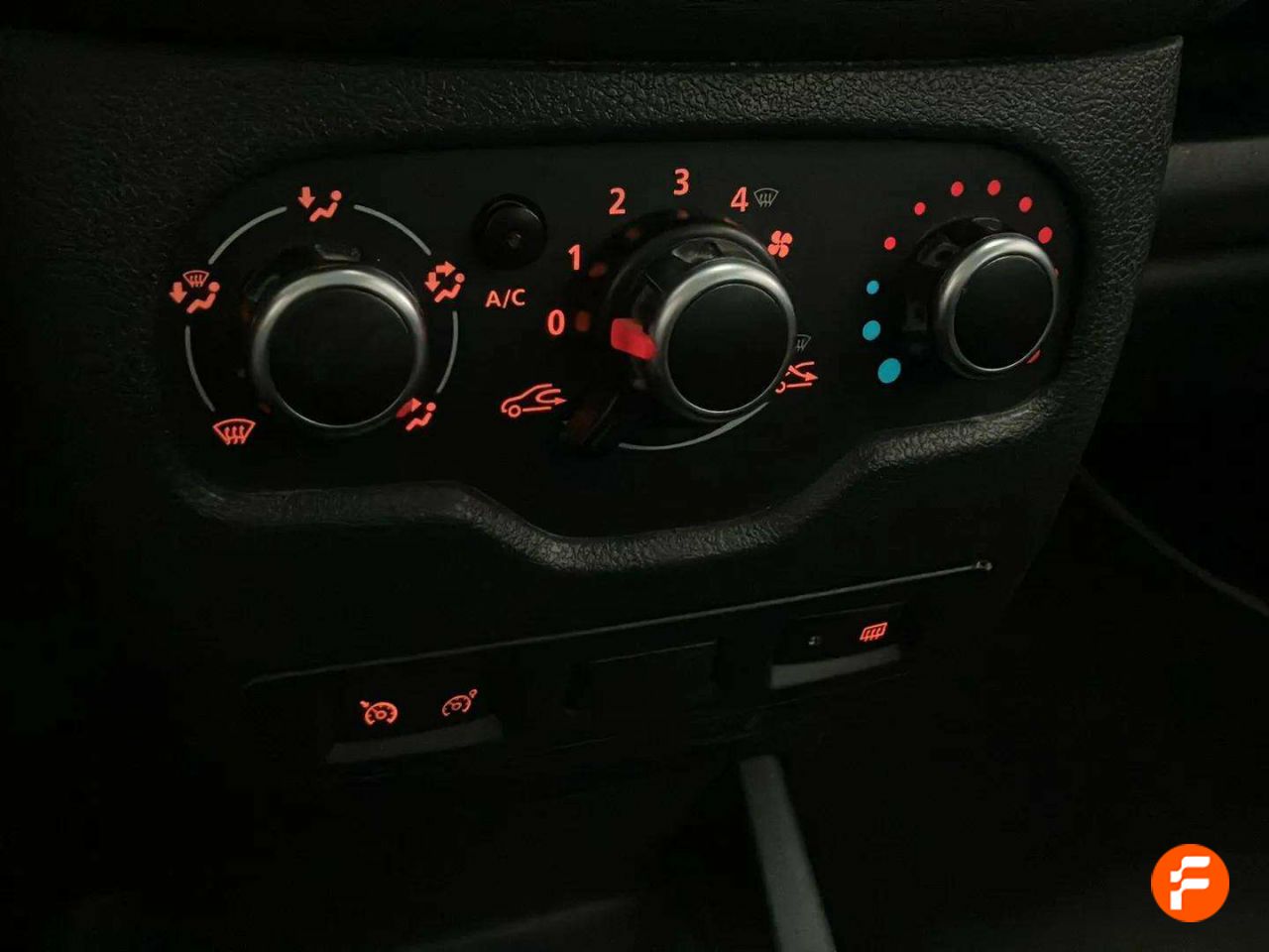 Foto Dacia Lodgy 18