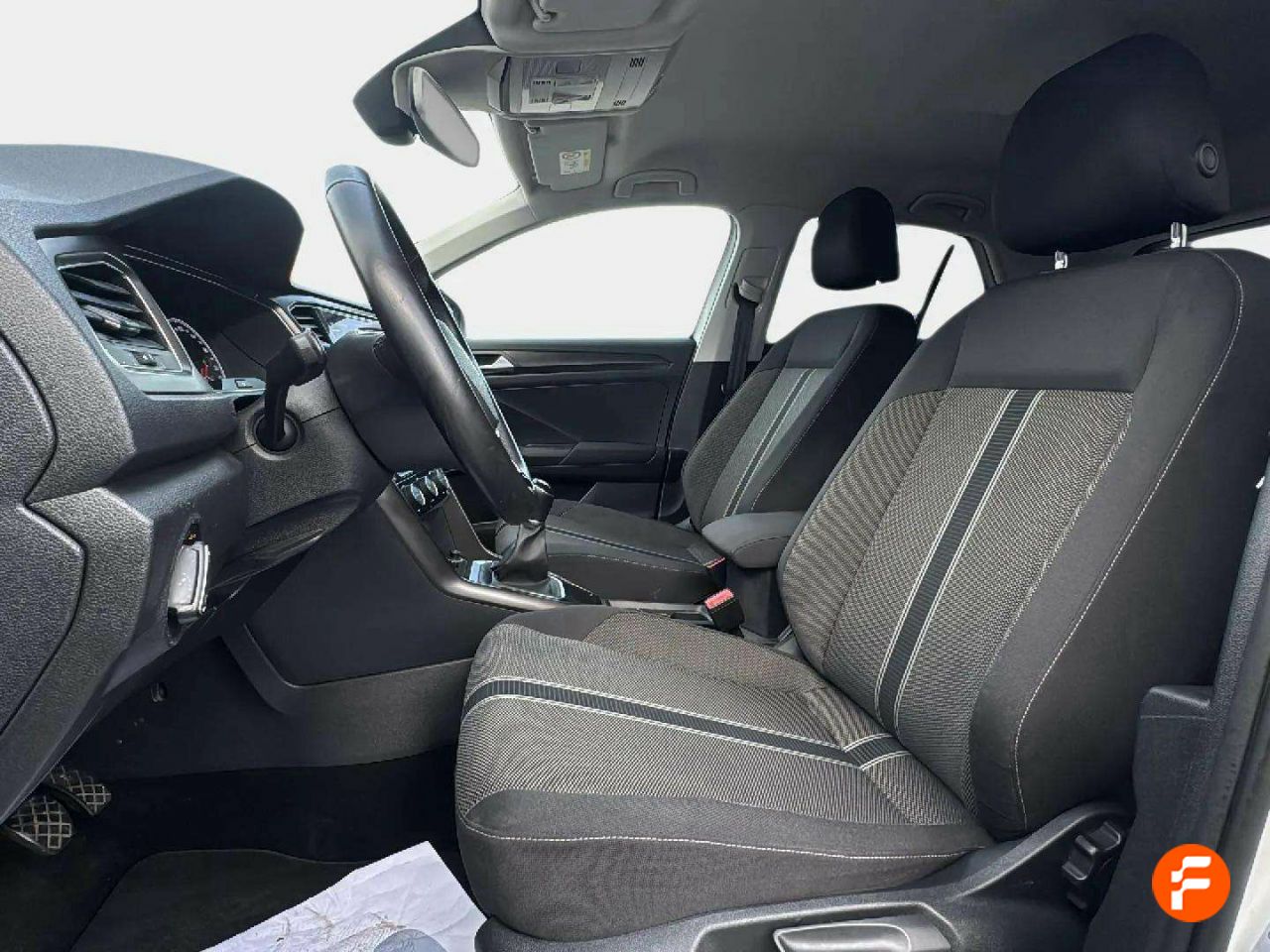 Foto Volkswagen T-Roc 24