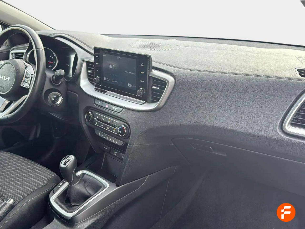 Foto Kia XCeed 23