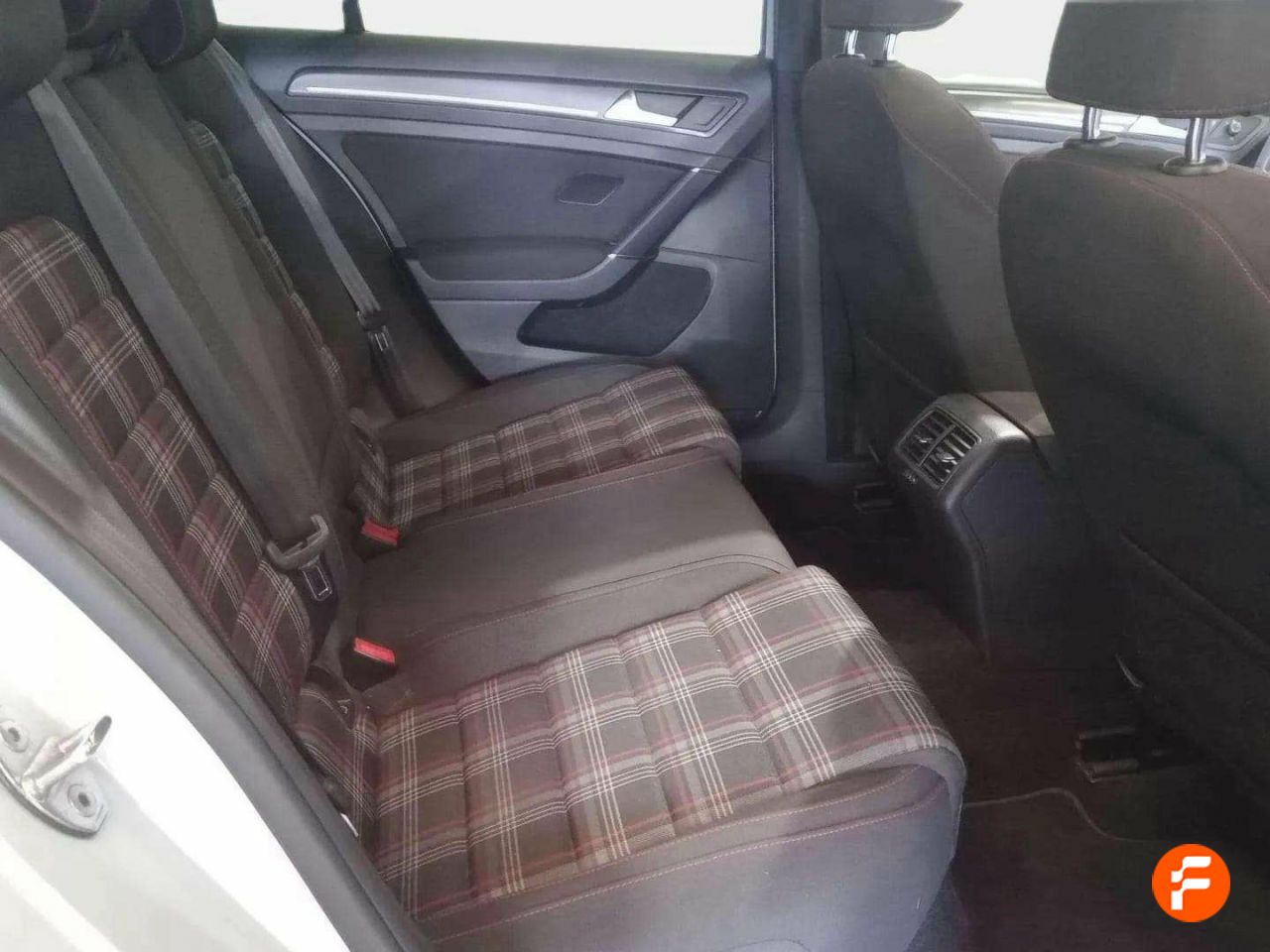 Foto Volkswagen Golf 16