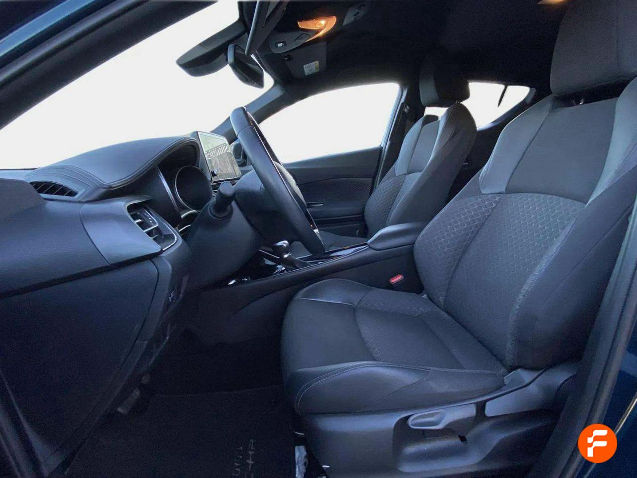 Foto Toyota C-HR 15