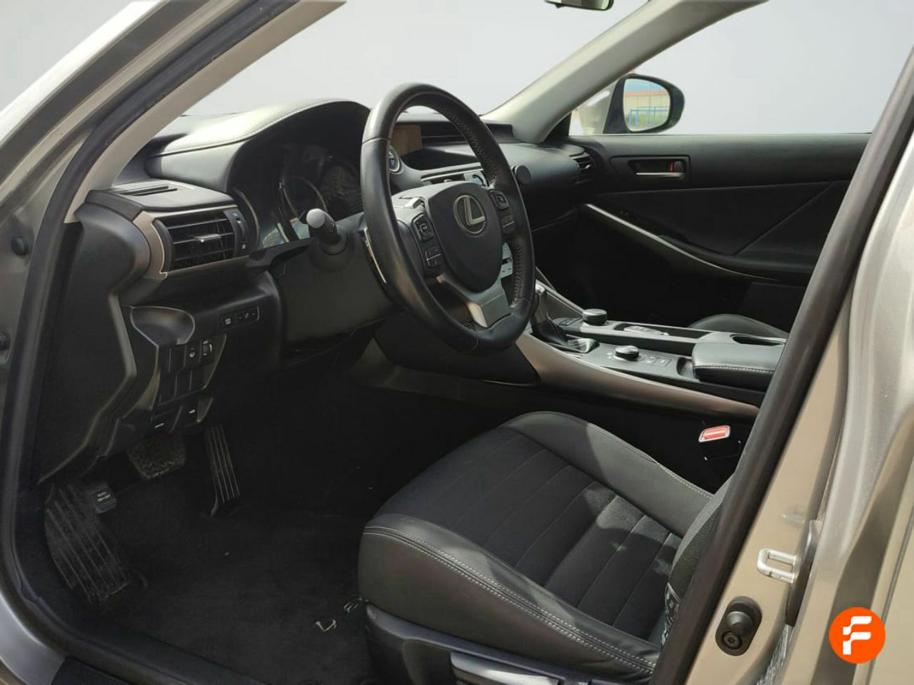 Foto Lexus IS 15
