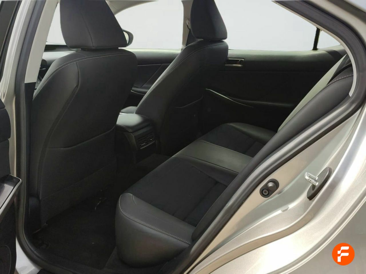Foto Lexus IS 16