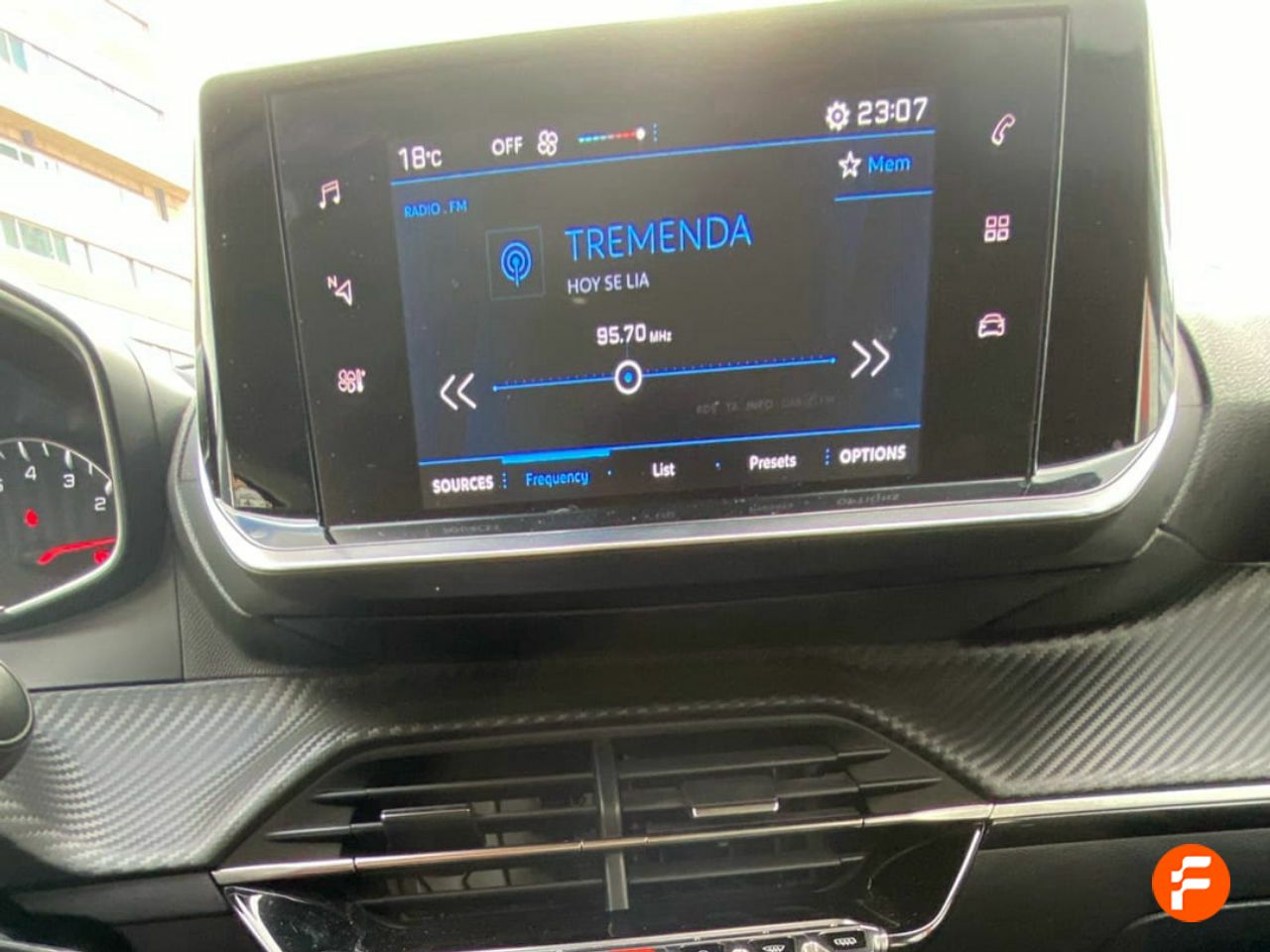 Foto Peugeot 208 17