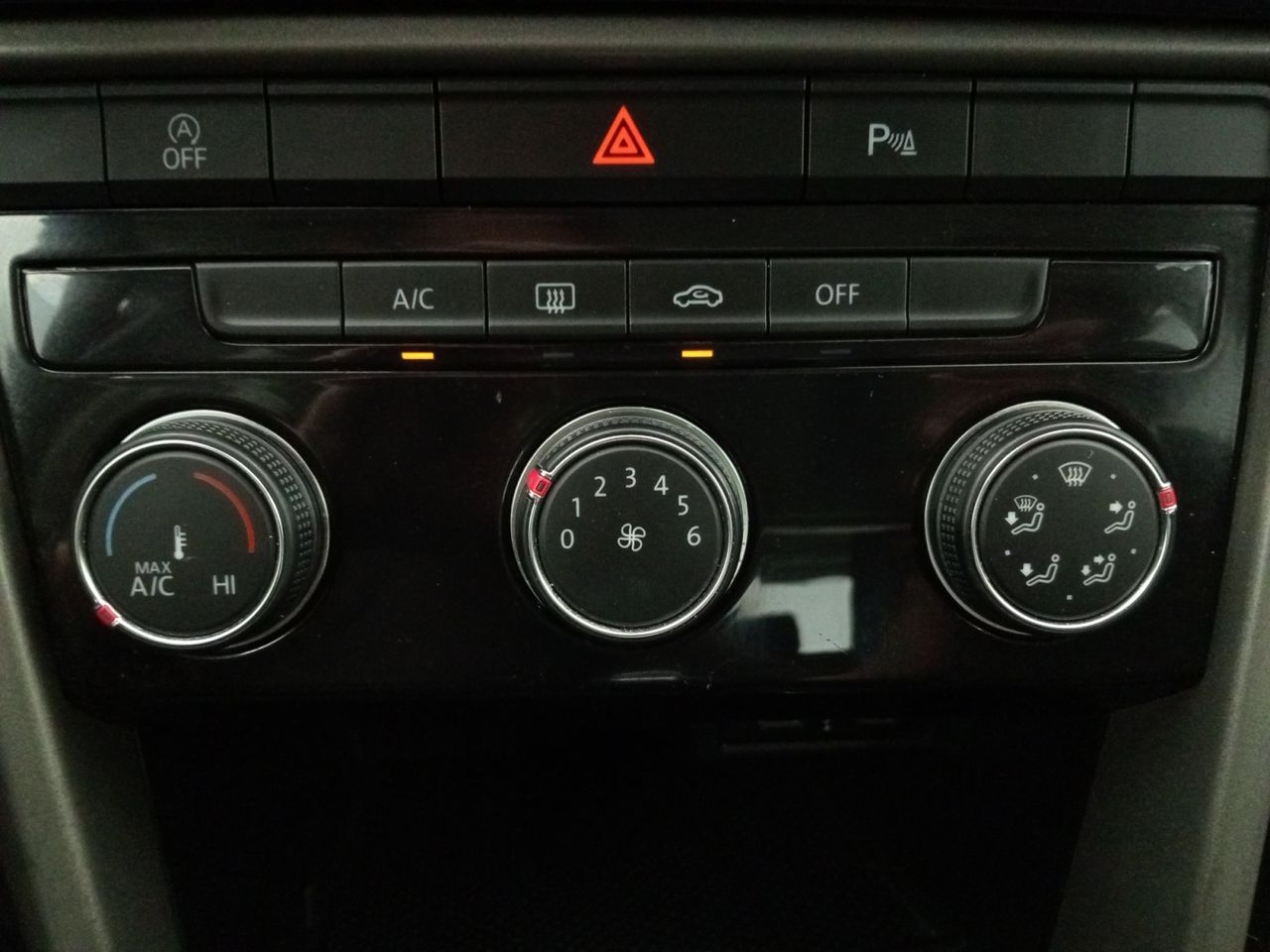 Foto Volkswagen T-Roc 13