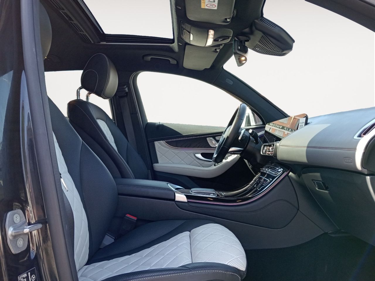 Foto Mercedes-Benz EQC 8