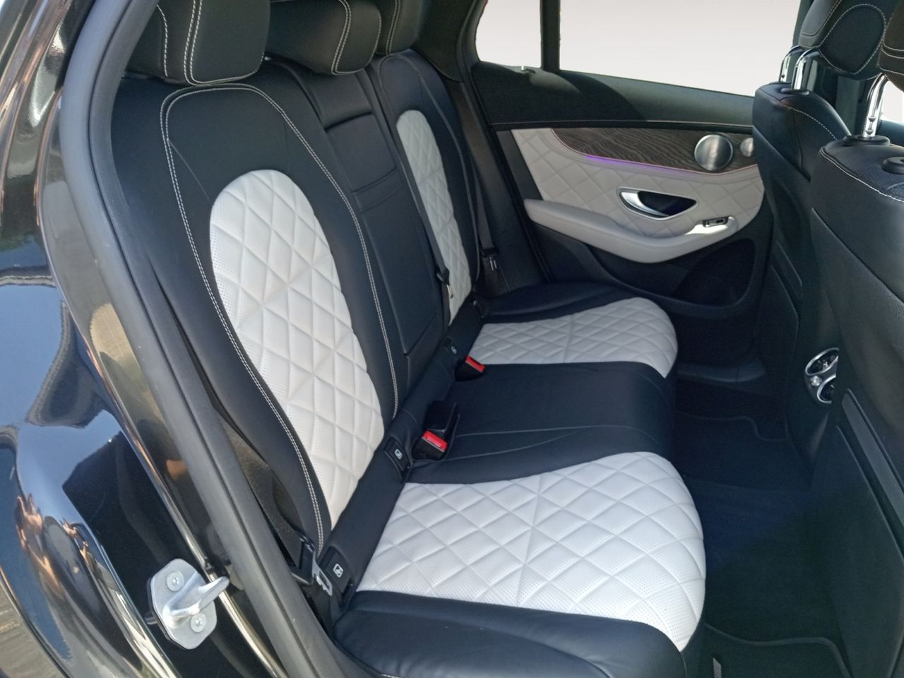 Foto Mercedes-Benz EQC 9