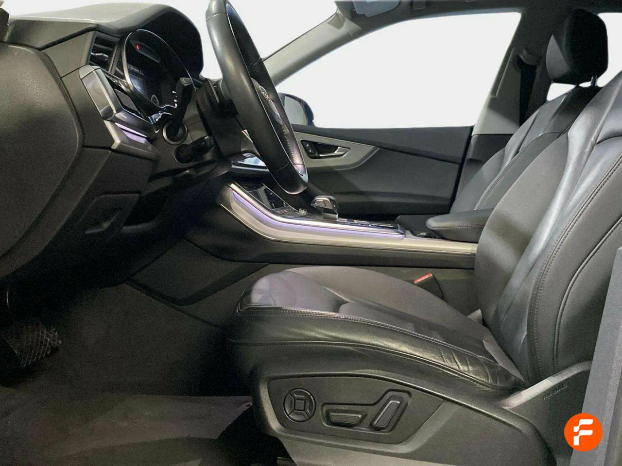 Foto Audi Q8 11