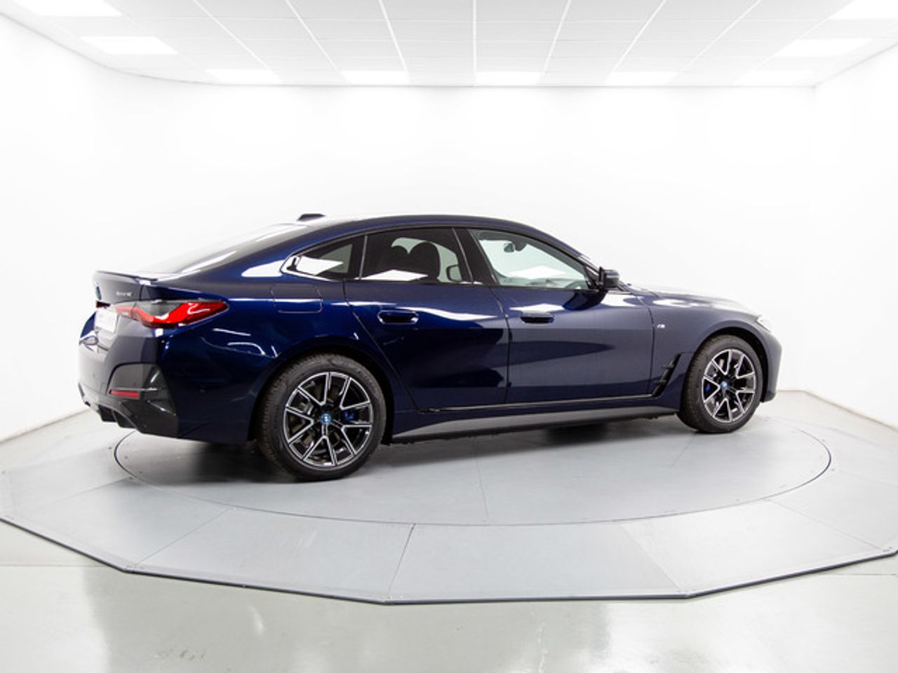Foto BMW i4 11