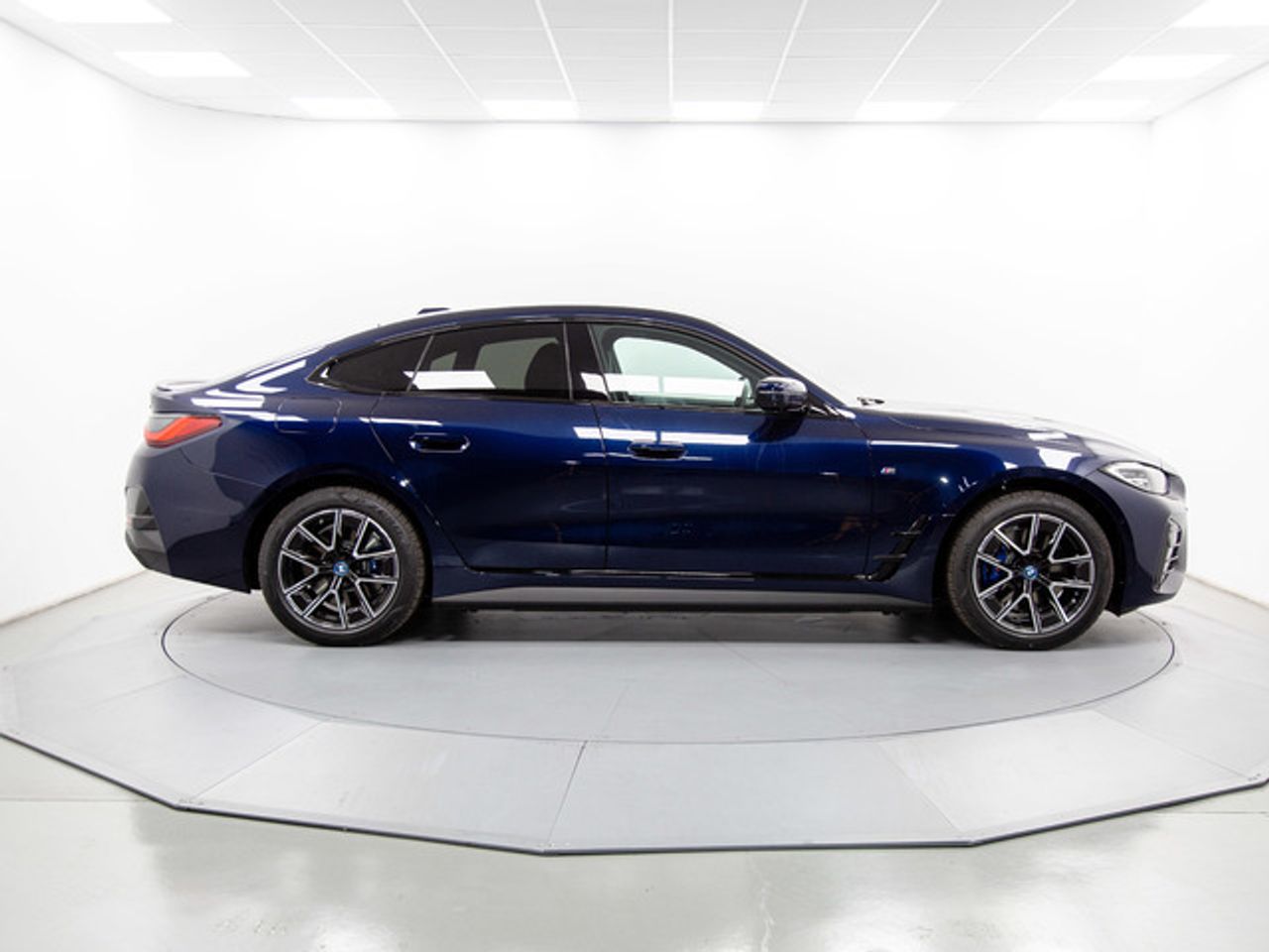 Foto BMW i4 12