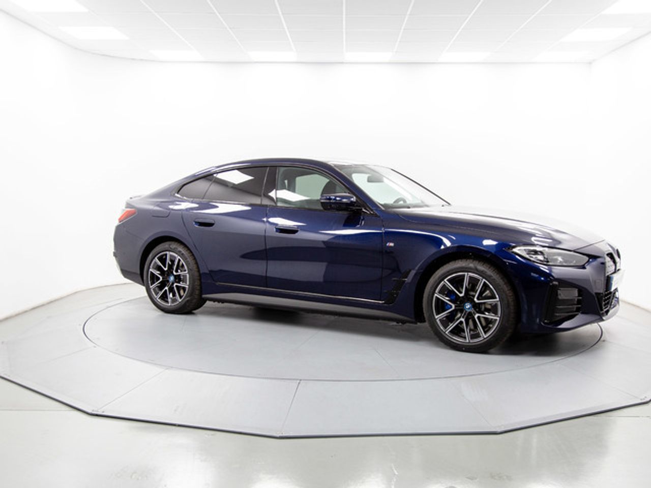 Foto BMW i4 13