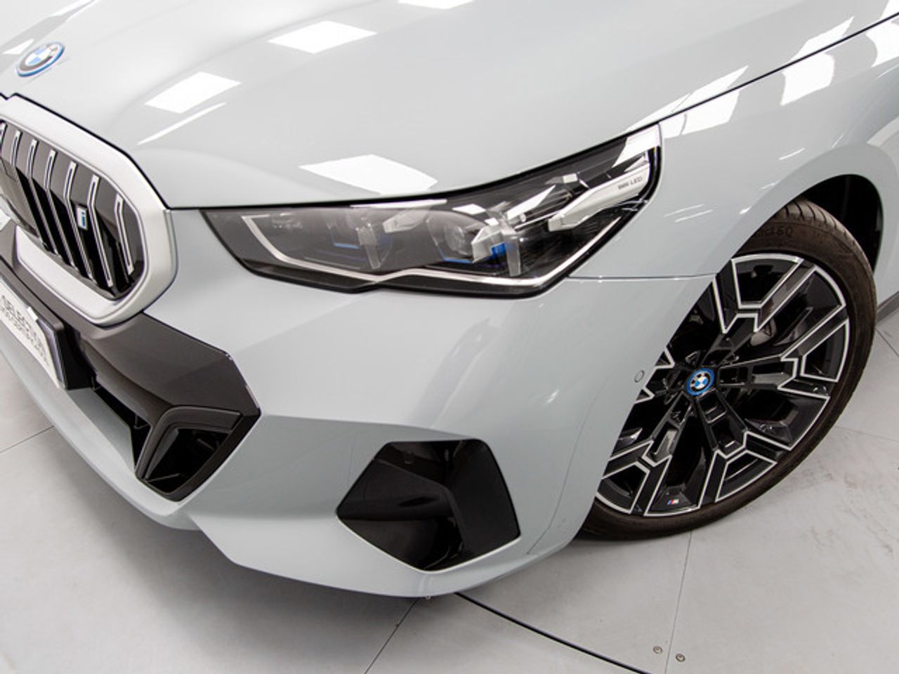 Foto BMW i5 6