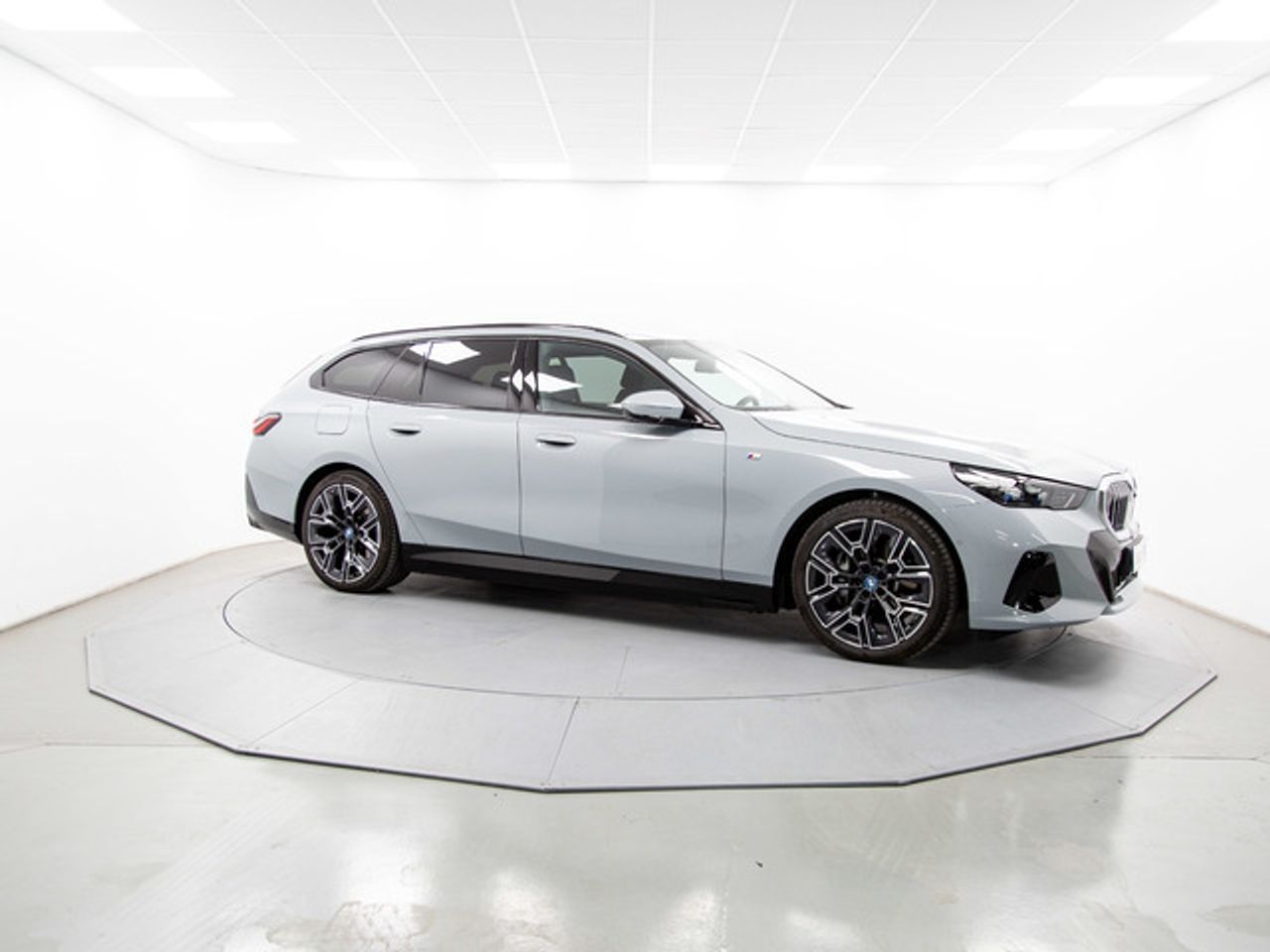 Foto BMW i5 13